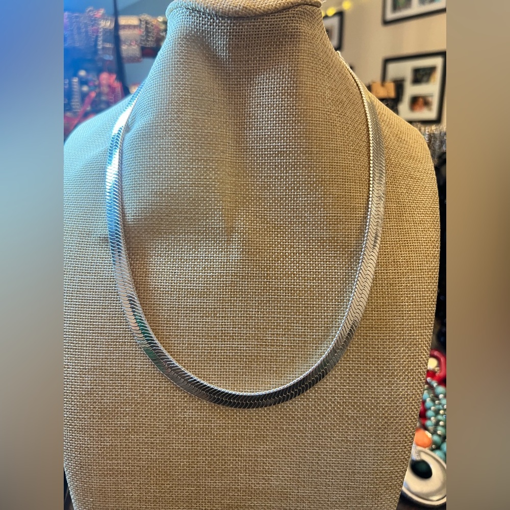 Elegant Silver Necklace